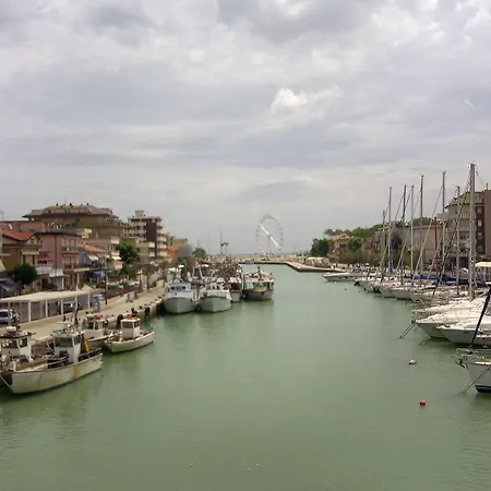 Alojamento de Acomodação e Pequeno-almoço Casa Luciano Centro Bellaria-Igea Marina